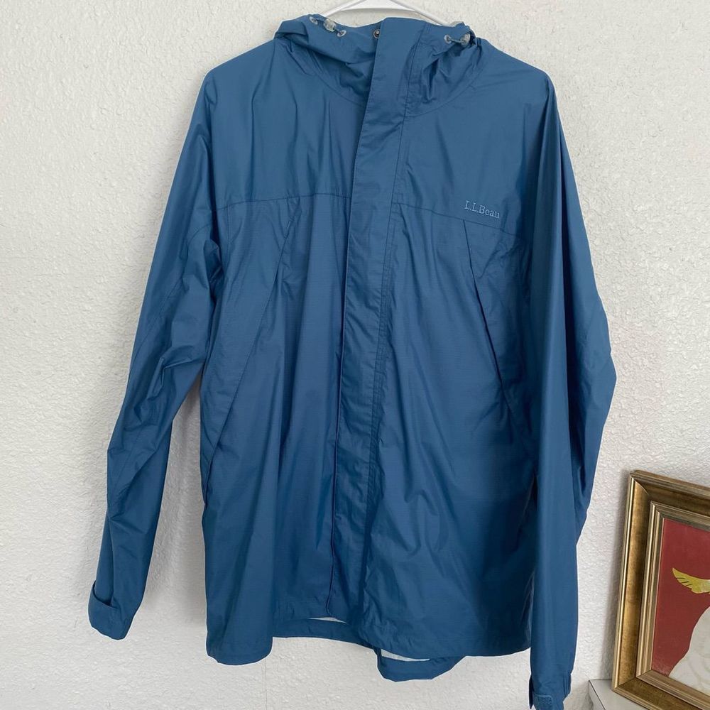 Packable Windbreaker rain jacket with hood and zipper closure. LL Bean
